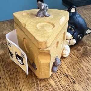 vintage stamp box collectible Cat and Mouse Themed by Figi Graphics